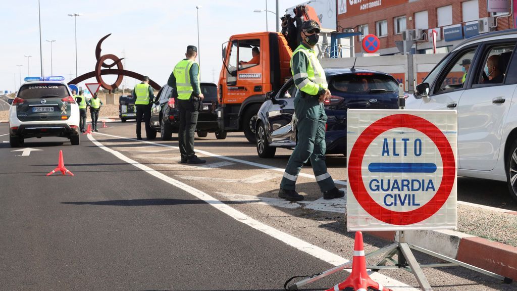 Los casos en España se disparan a cifras récord después del puente del Pilar Los casos en España se disparan a cifras récord después del puente del Pilar