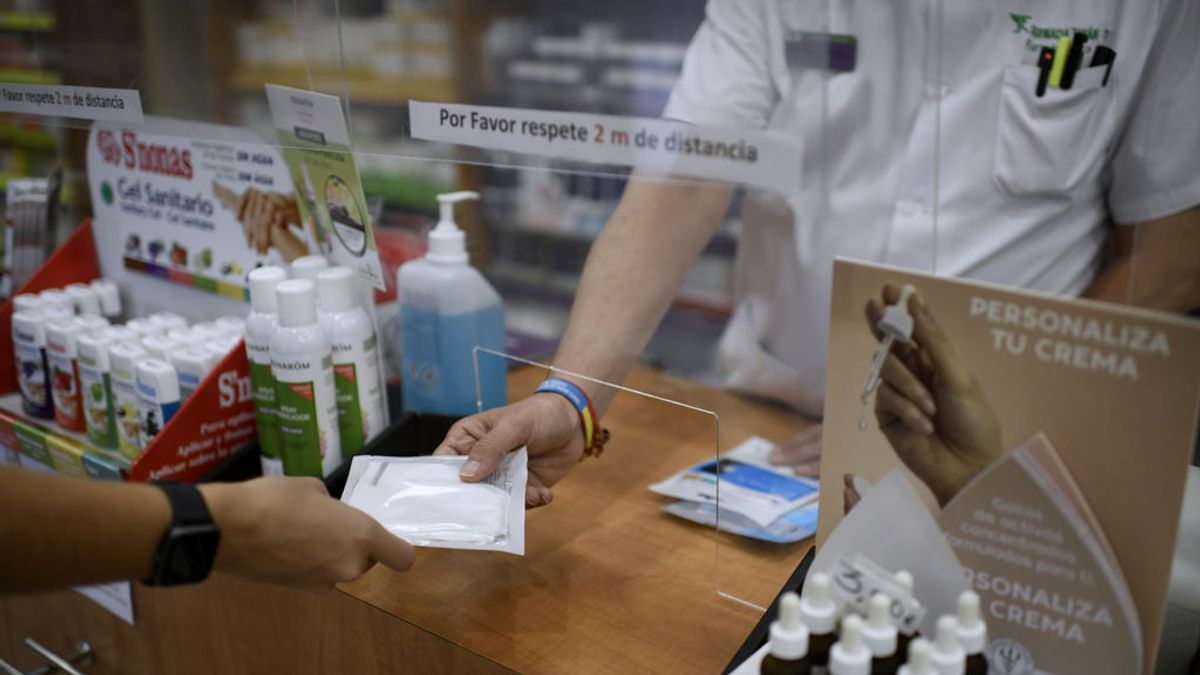 El sector de la enfermería avisa de que vacunar o hacer test covid en farmacias pondría en riesgo la salud