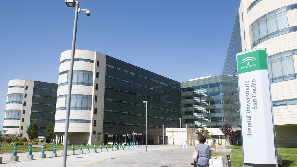 Los hospitales de Granada reducen su actividad quirúrgica y asistencial para dar espacio a los ingresos por coronavirus Los hospitales de Granada reducen su actividad quirúrgica y asistencial para dar espacio a los ingresos por coronavirus