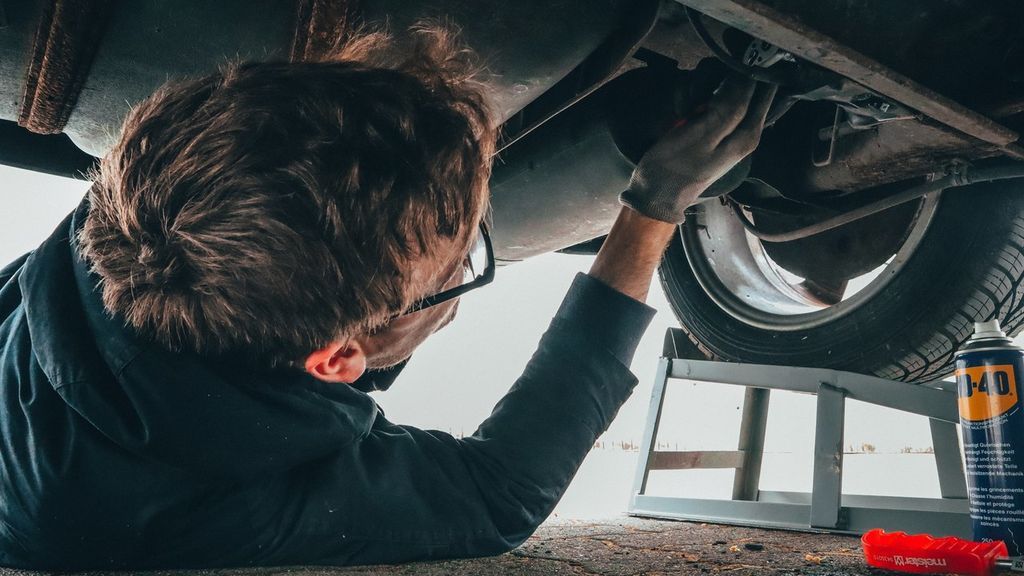 El coche a punto: aceite, filtros y frenos, ¿cada cuánto les tocan revisiones?