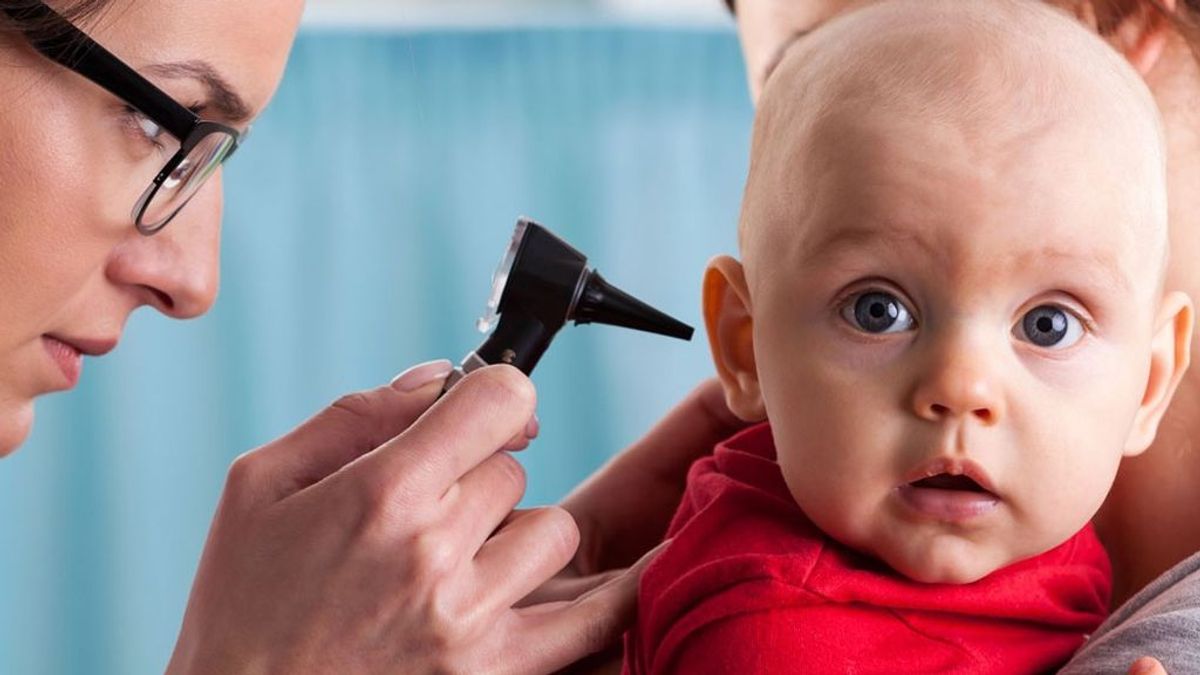 Estos son los síntomas que te indicarán que tu bebé tiene problemas auditivos.