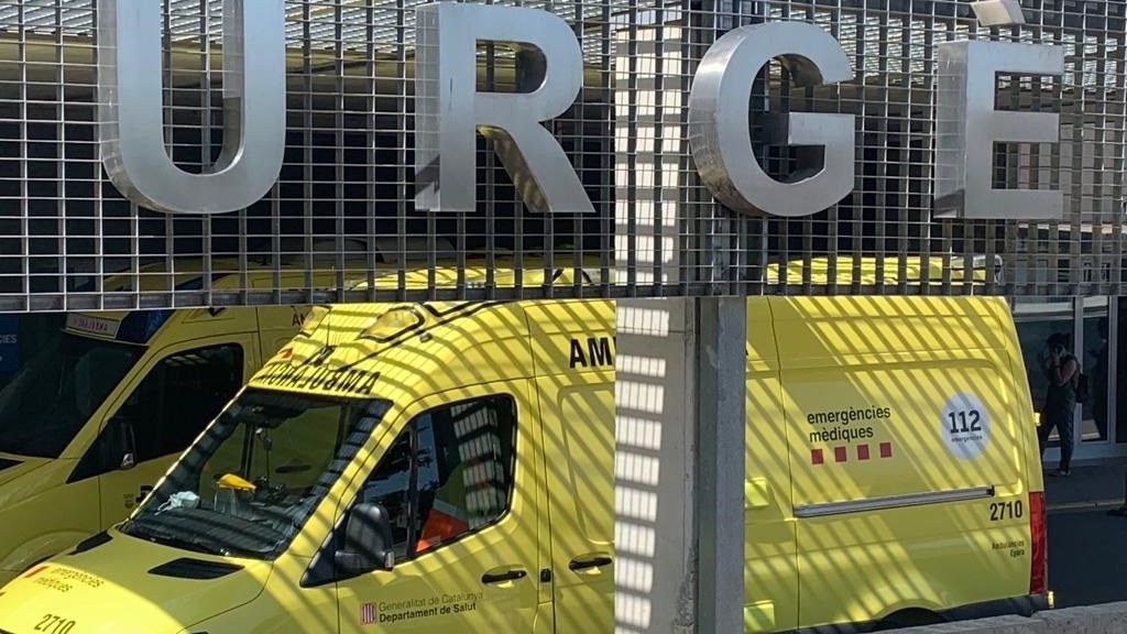 La segunda ola ya ha llegado al sistema sanitario catalán: ambulatorios colapsados y hospitales, a punto de aplazar operaciones La segunda ola ya ha llegado al sistema sanitario catalán: ambulatorios colapsados y hospitales, a punto de aplazar operaciones