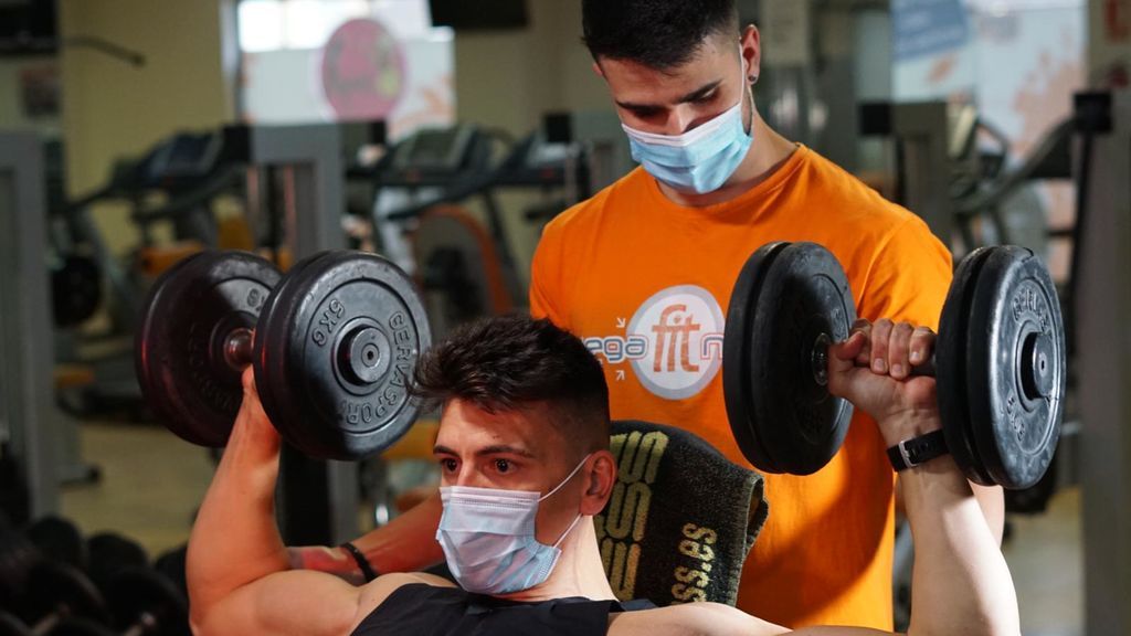 Entrenar en gimnasio en tiempos de coronavirus: controles de temperatura, gel desinfectante y mucho compromiso