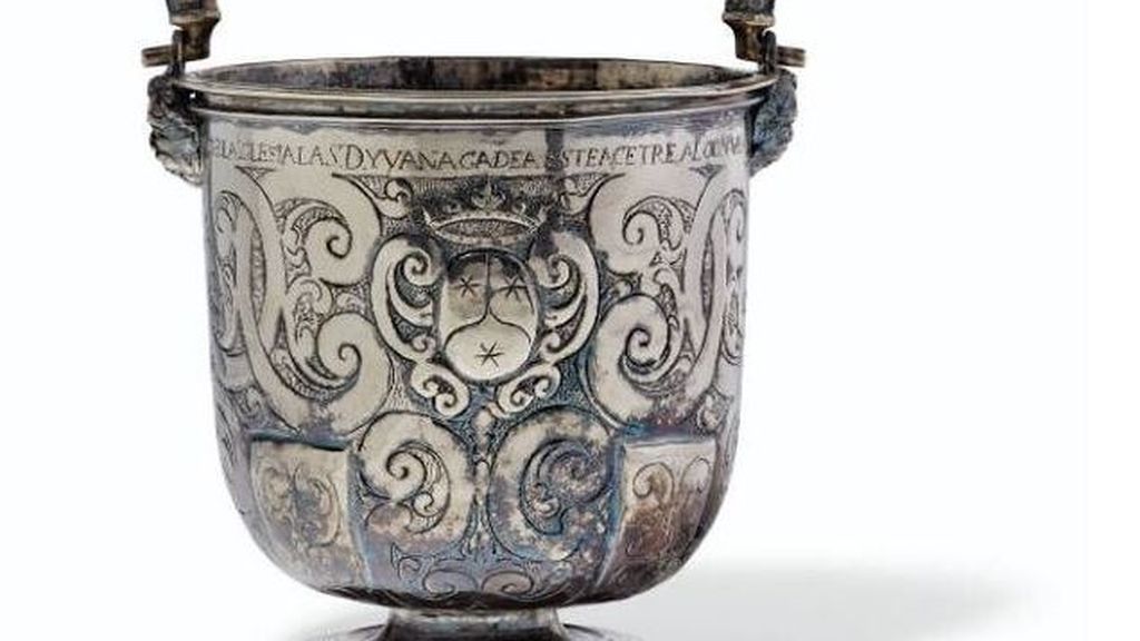 Las Carmelitas de Granada ganan la subasta en Christie's: la vasija de 1643 vuelve a casa por 5.000 euros Las Carmelitas de Granada ganan la subasta en Christie's: la vasija de 1643 vuelve a casa por 5.000 euros