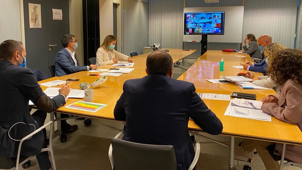 El 90% de los contagios en Galicia se producen en reuniones con familiares o amigos El 90% de los contagios en Galicia se producen en reuniones con familiares o amigos