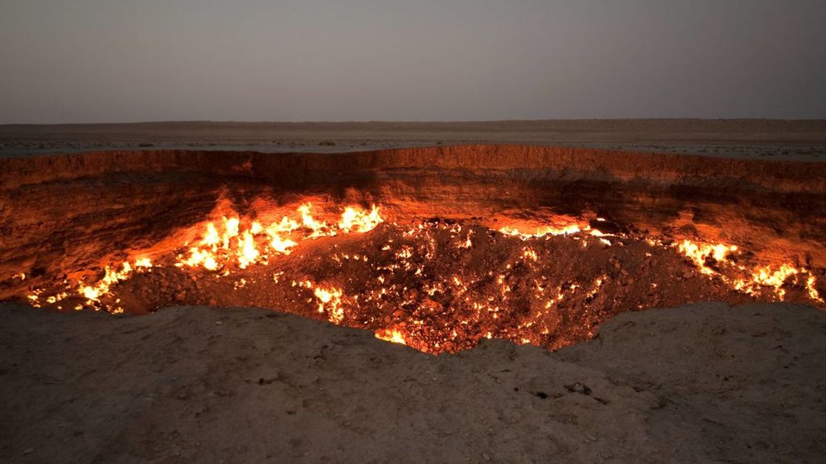 El 'cráter del infierno' ha ardido durante casi 50 años en un desierto remoto