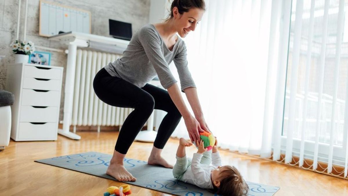 4 ejercicios para hacer en casa con los que podrás mantenerte en forma tras el postparto.