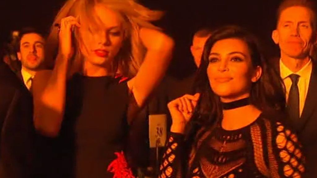 Kim y Taylor, en los Brit Awards 2015
