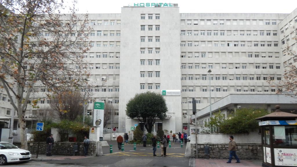 El antiguo Hospital Clínico de Granada vuelve a acoger pacientes hospitalizados por coronavirus para aliviar la presión asistencial El antiguo Hospital Clínico de Granada vuelve a acoger pacientes hospitalizados por coronavirus para aliviar la presión asistencial