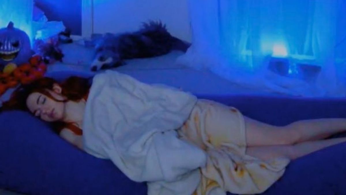 Influencer logra el trabajo con el que todos soñamos: le pagan por dormir Influencer logra el trabajo con el que todos soñamos: le pagan por dormir