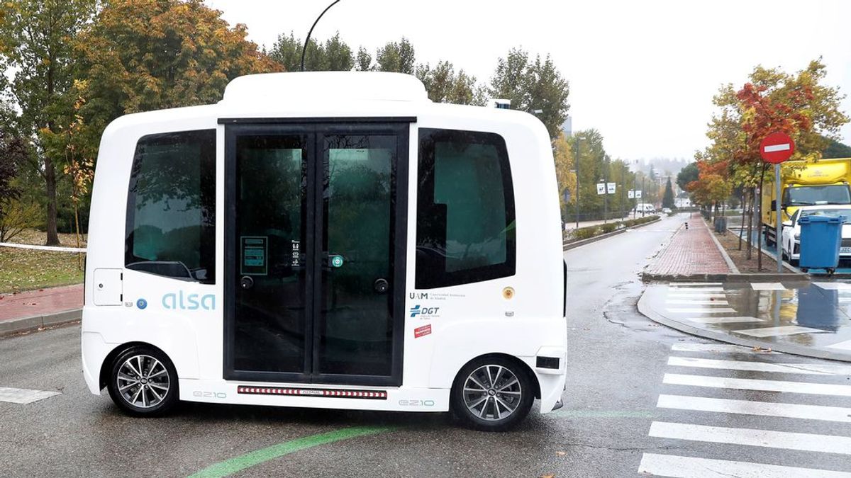 El primer autobús sin conductor de España sufre un accidente a las primeras de cambio El primer autobús sin conductor de España sufre un accidente a las primeras de cambio