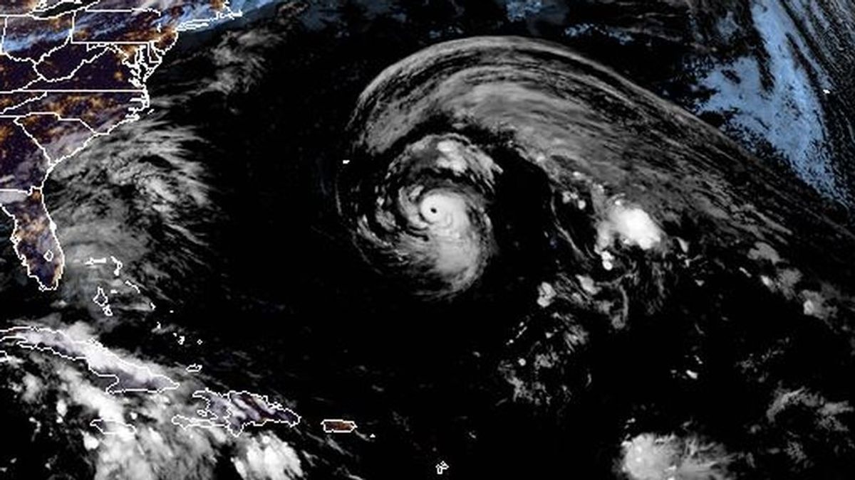 Epsilon llega hoy a Bermudas como gran huracán y se dirigirá después a Europa