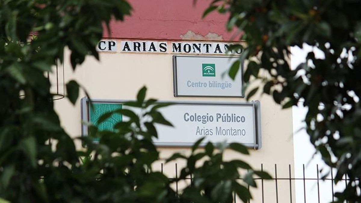 Un aula de un colegio de Sevilla se entera de que debía estar confinada con una semana de retraso