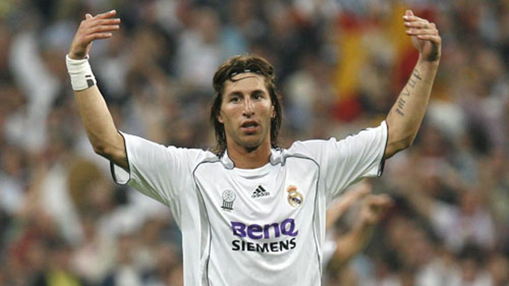 El increíble cambio físico de Sergio Ramos, siempre a la moda: de la melena al rubio platino o la barba hipster