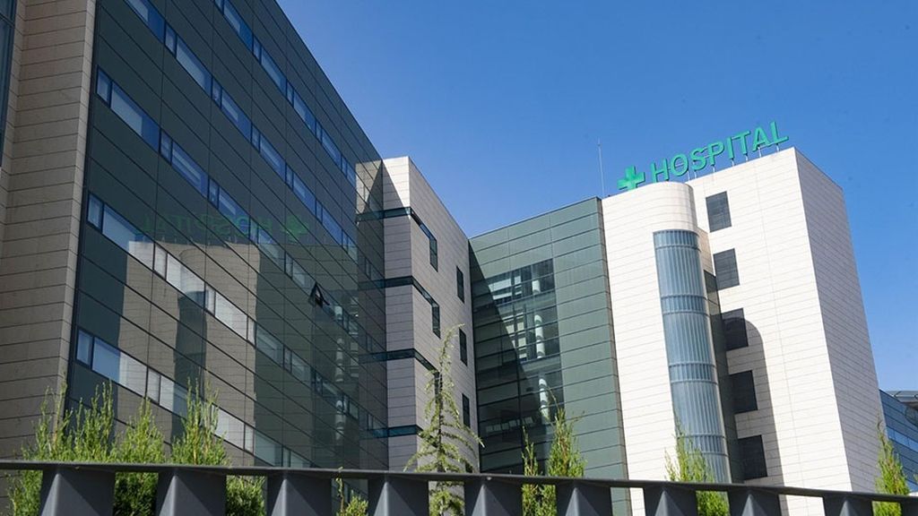 Confinan el área de cardiología del Hospital Clínico San Cecilio de Granada por un brote que afecta a una decena de pacientes y sanitarios Confinan el área de cardiología del Hospital Clínico San Cecilio de Granada por un brote que afecta a una decena de pacientes y sanitarios