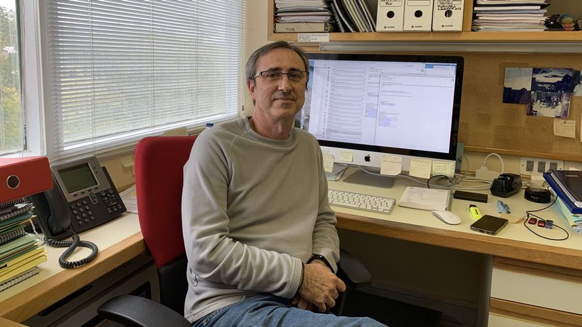 Fernando Almazán: "Tener un clon infectivo del SARS-Cov-2 nos va a permitir ir mucho más rápido en el desarrollo de fármacos y de las vacunas más potentes" Fernando Almazán: "Tener un clon infectivo del SARS-Cov-2 nos va a permitir ir mucho más rápido en el desarrollo de fármacos y de las vacunas más potentes"