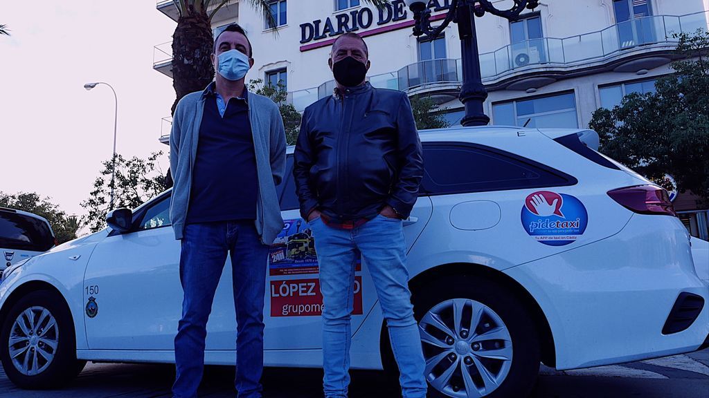 Taxistas en la parada de San Juan de Dios