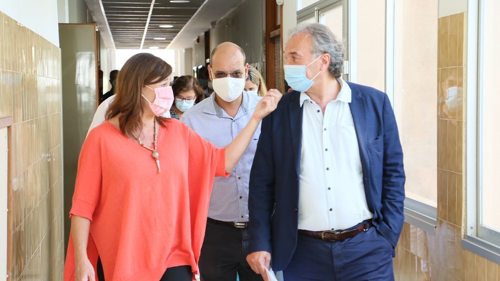 La presidenta de Baleares, Francina Armengol, se va de bares y se salta sus propias restricciones por la pandemia La presidenta de Baleares, Francina Armengol, se va de bares y se salta sus propias restricciones por la pandemia