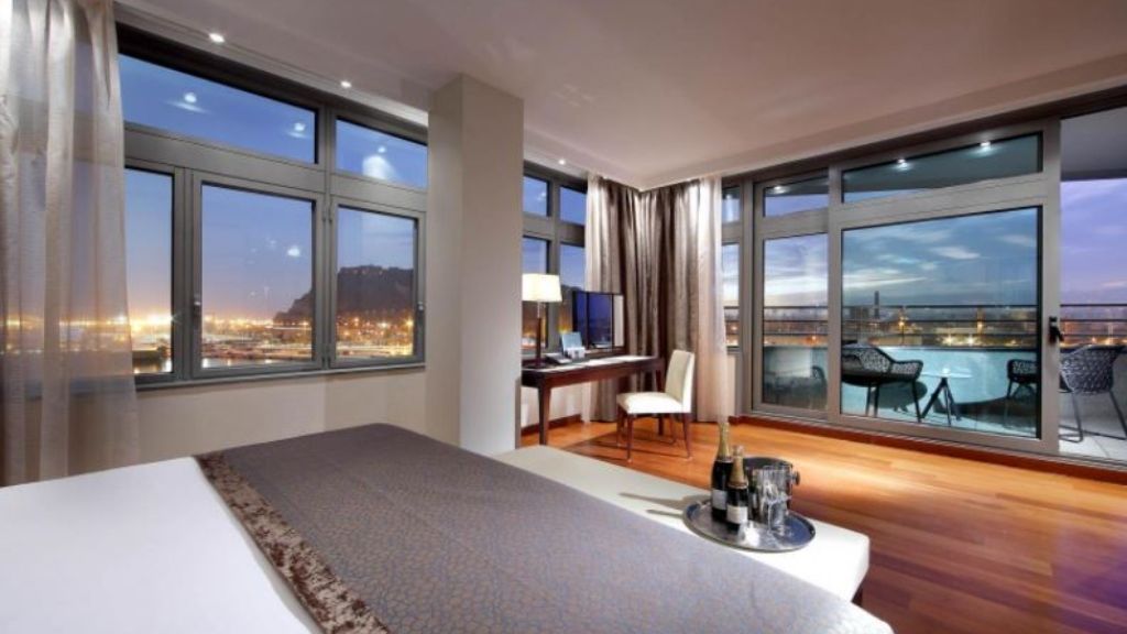 Hoteles y restaurantes catalanes de lujo luchan contra la crisis con servicios alternativos y noches gratis Hoteles y restaurantes catalanes de lujo luchan contra la crisis con servicios alternativos y noches gratis