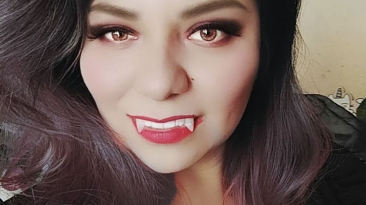 El reto de los colmillos de vampiro en TikTok por Halloween - Yasss