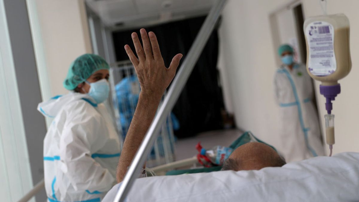 Leve descenso en la cifra de contagios y fallecidos en Madrid: 2.640 nuevos casos y 34 muertes más Leve descenso en la cifra de contagios y fallecidos en Madrid: 2.640 nuevos casos y 34 muertes más