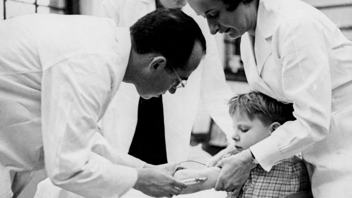 ¿Cuánto cuesta acabar con una enfermedad? La polio al borde de la erradicación 65 años después de la primera vacuna