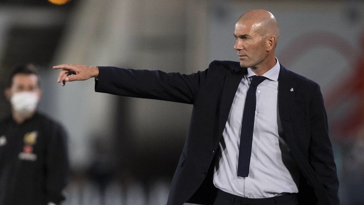 Zidane no tiene pensado dimitir pase lo que pase en el Clásico: no escucha rumores y se siente apoyado por el vestuario