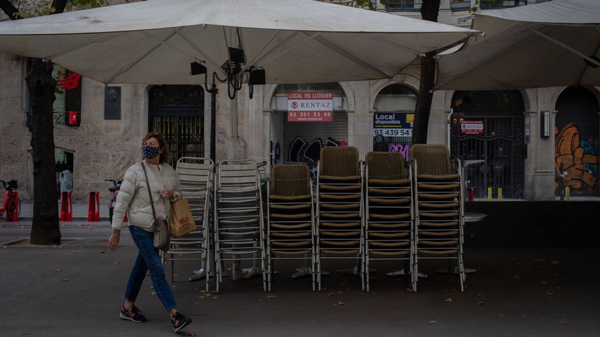 La hostelería avisa a Illa de que las nuevas medidas adoptadas provocarán más cierres y despidos La hostelería avisa a Illa de que las nuevas medidas adoptadas provocarán más cierres y despidos