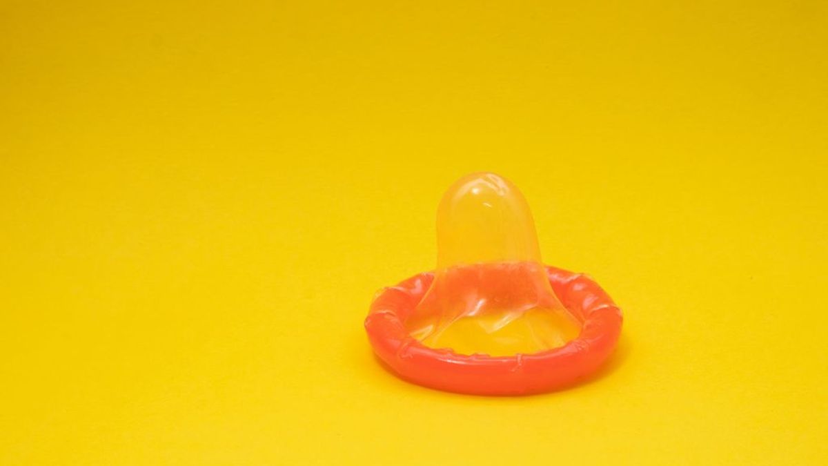 Con relieve o sabor a sandía: elegir el tipo de condón que mejor va contigo no es complicadoReproductive Health Supplies Coalition en Unsplash.