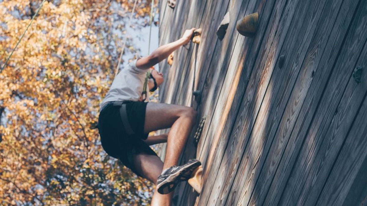 Cinco consejos para practicar escalada en familia y disfrutar del aire libre