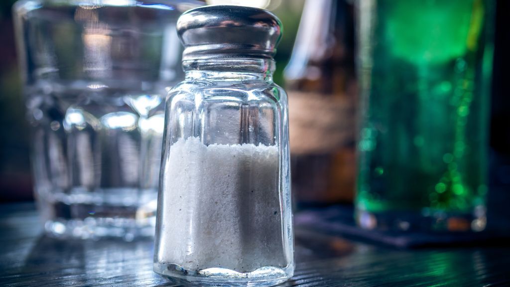 Los expertos, sobre la sal en la dieta: "Poca, pero que sea yodada”