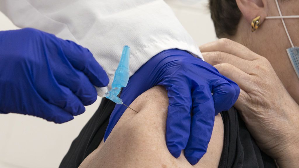 La famosa Hermandad de la Macarena de Sevilla cede sus instalaciones para vacunar contra la gripe La famosa Hermandad de la Macarena de Sevilla cede sus instalaciones para vacunar contra la gripe