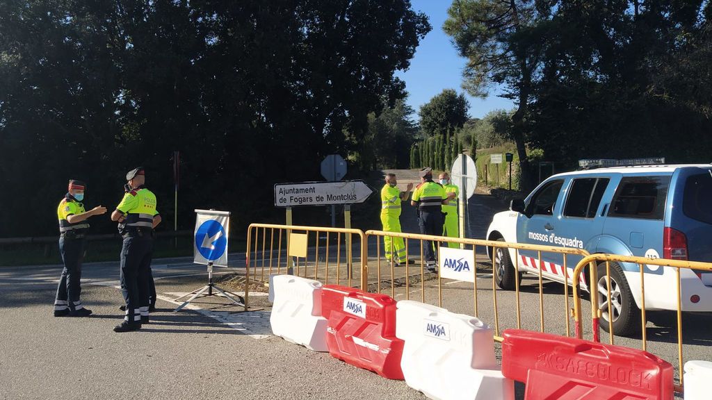 Aparcamientos completos en parques naturales de Cataluña pese a la petición de evitar la movilidad Aparcamientos completos en parques naturales de Cataluña pese a la petición de evitar la movilidad