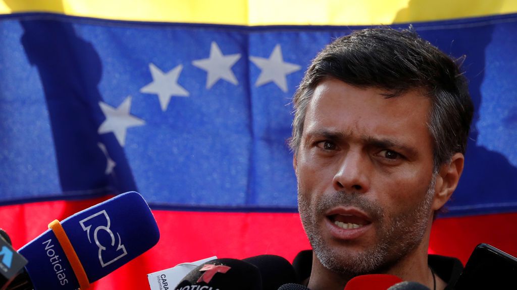 El opositor venezolano Leopoldo López abandona la embajada española en Caracas