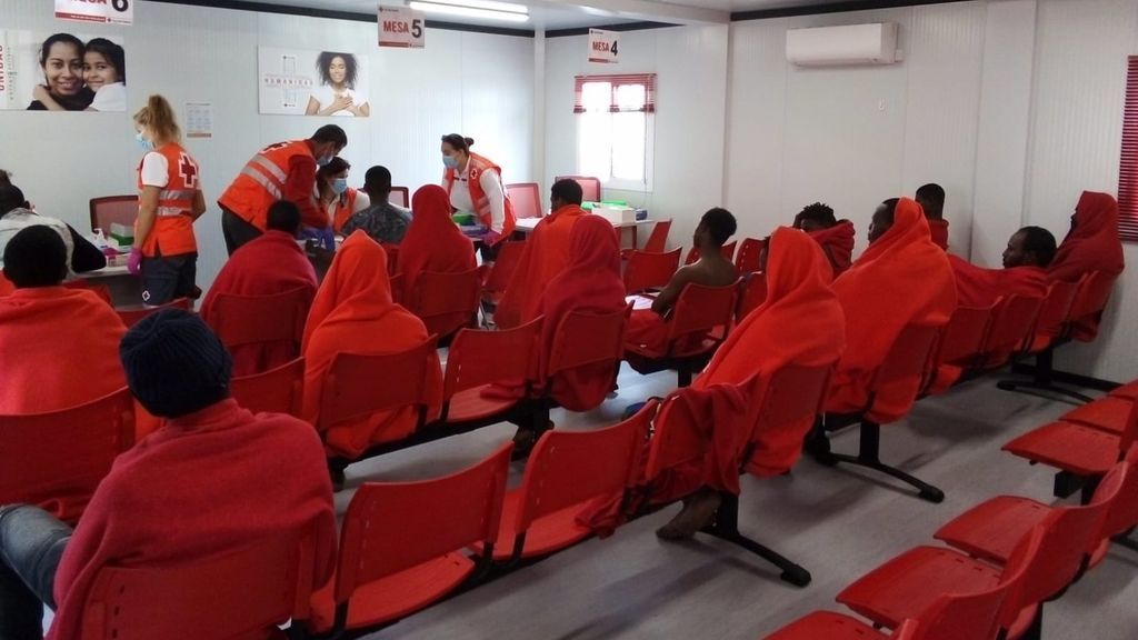 La Junta de Andalucía acogerá a los migrantes en cuarentena en un hotel de Almería La Junta de Andalucía acogerá a los migrantes en cuarentena en un hotel de Almería