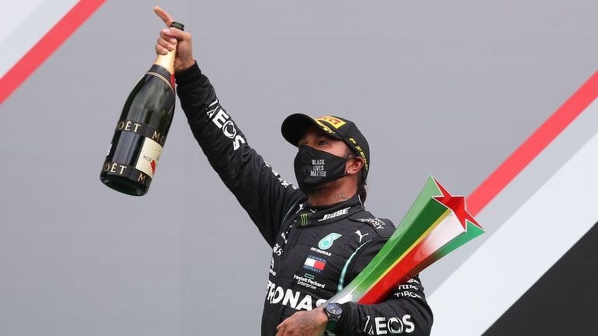 Hamilton gana en Portimao y supera el récord de victorias de Schumacher: Carlos Sainz puntúa y termina sexto