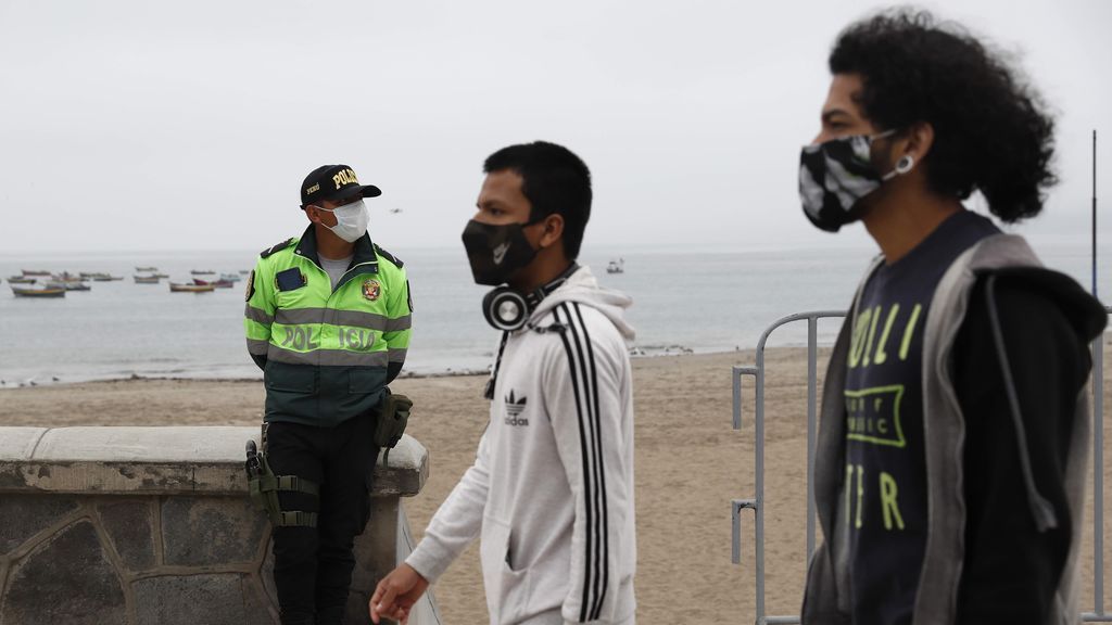 La ciudad de Lima y la vecina provincia del Callao cerraron sus playas a los bañistas