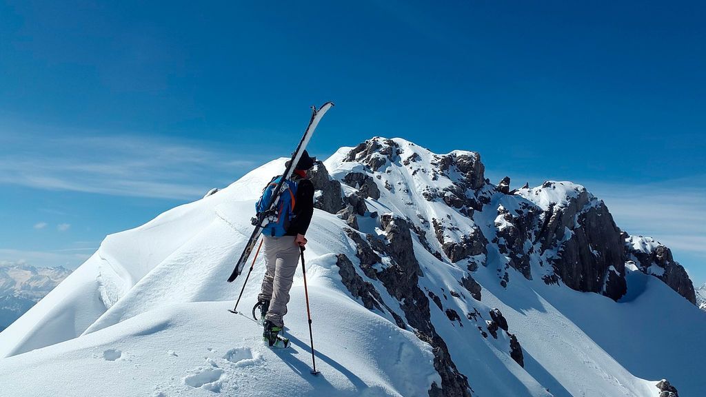 Cómo esquiar fuera de pista evitando el peligro