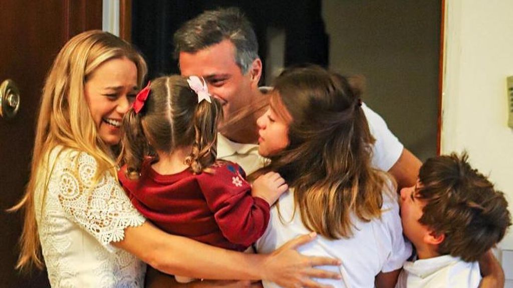 El opositor venezolano Leopoldo López ha llegado a Madrid y ya está junto a su familia El opositor venezolano Leopoldo López ha llegado a Madrid y ya está junto a su familia