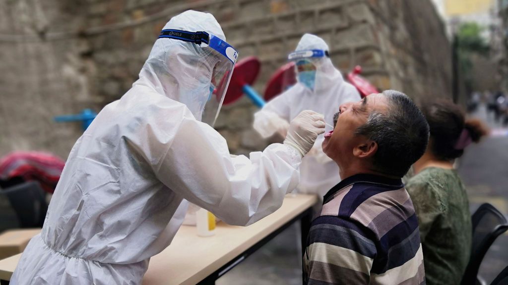 China detecta un brote de coronavirus con 137 casos asintomáticos en una fábrica de Xinjiang China detecta un brote de coronavirus con 137 casos asintomáticos en una fábrica de Xinjiang