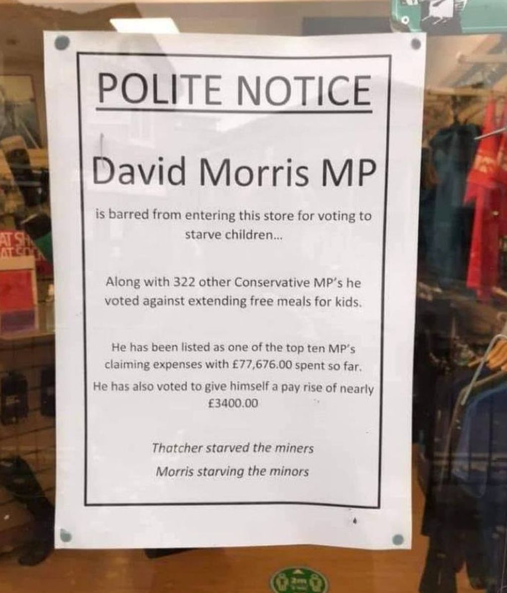 Cartel con el anuncio de veto a Davis Morris