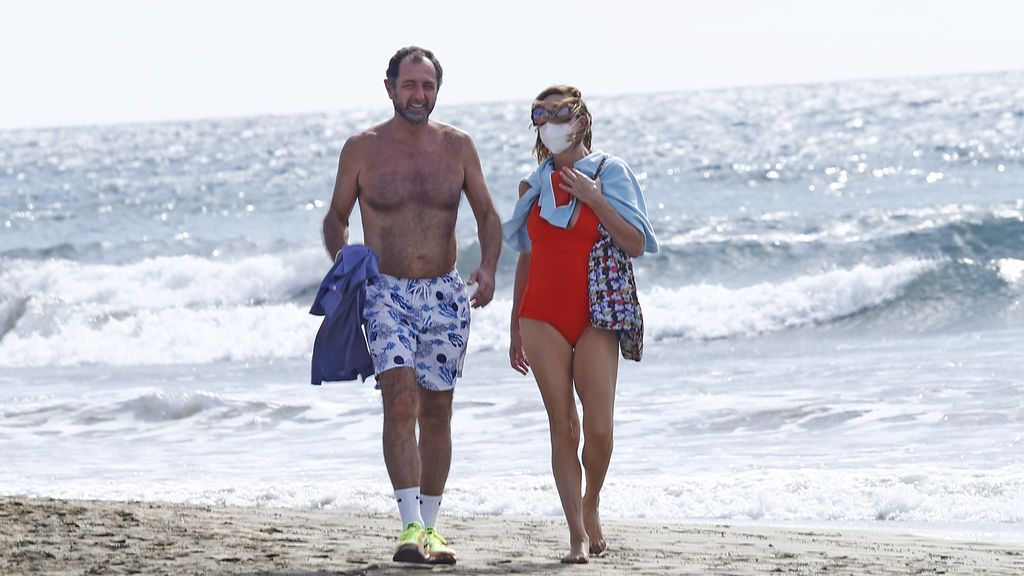 Ágatha Ruiz de la Prada junto a Luis Gasset en las playas de Gran Canaria