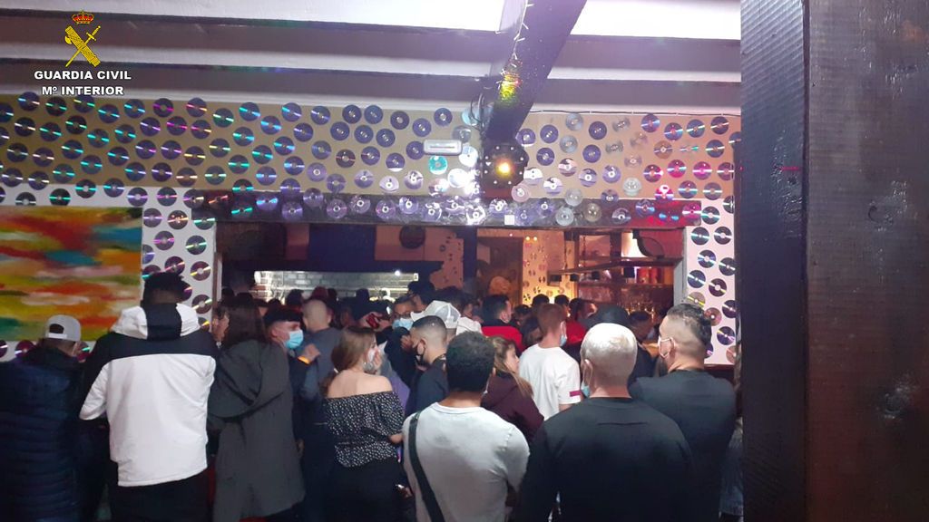 140 personas desalojadas de una fiesta ilegal en una finca de Madrid 140 personas desalojadas de una fiesta ilegal en una finca de Madrid