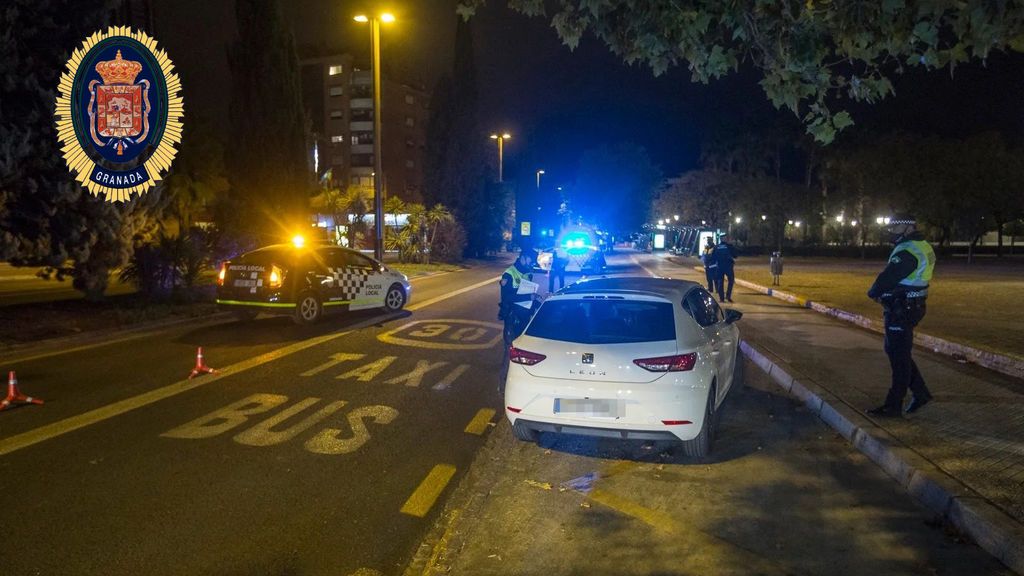La Policía Local denuncia a siete personas en la primera noche de toque de queda de Granada La Policía Local denuncia a siete personas en la primera noche de toque de queda de Granada