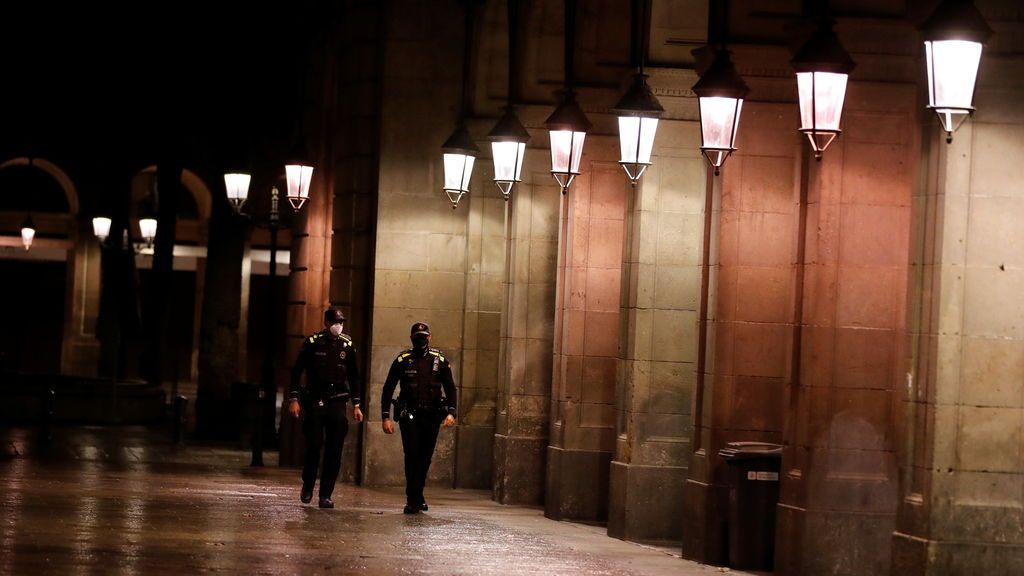 La España del estado de alarma: del confinamiento municipal de Euskadi a Canarias sin toque de queda La España del estado de alarma: del confinamiento municipal de Euskadi a Canarias sin toque de queda
