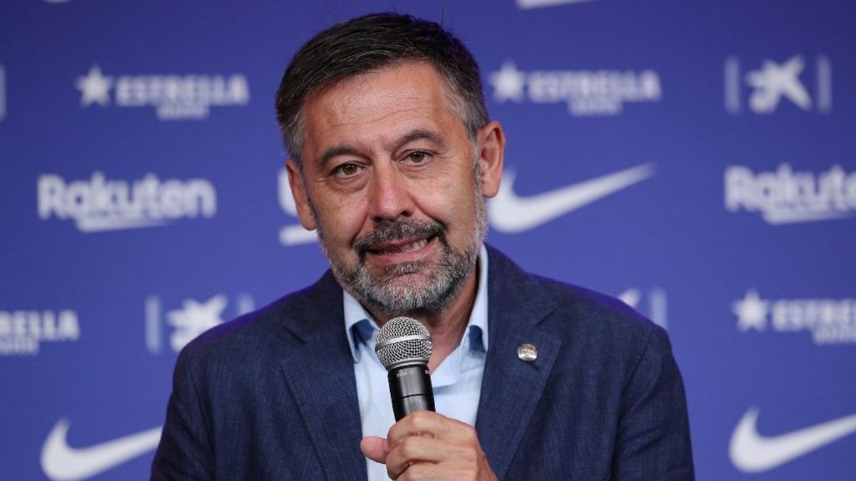 Bartomeu se aferra a su cargo y no dimite: "Esperaremos a la decisión final de la Generalitat y cuando la recibamos volveremos a reunirnos" Bartomeu se aferra a su cargo y no dimite: "Esperaremos a la decisión final de la Generalitat y cuando la recibamos volveremos a reunirnos"