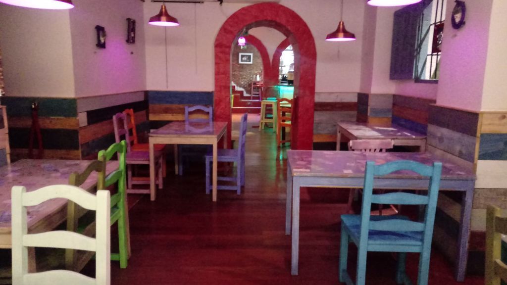 La hostelería al borde del precipicio: "He pedido a mis clientes que paguen por adelantado las cenas de mayo para no cerrar" La hostelería al borde del precipicio: "He pedido a mis clientes que paguen por adelantado las cenas de mayo para no cerrar"