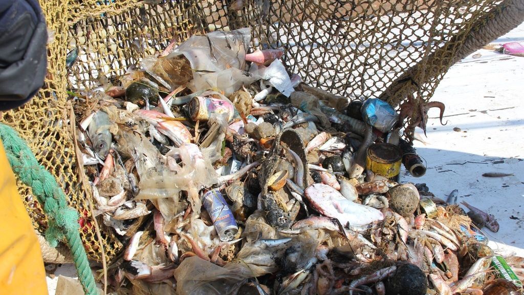 El Mediterráneao se ahoga en plásticos: un informe de la UICN constata que cada año se vierten al mar 229.000 toneladas El Mediterráneao se ahoga en plásticos: un informe de la UICN constata que cada año se vierten al mar 229.000 toneladas