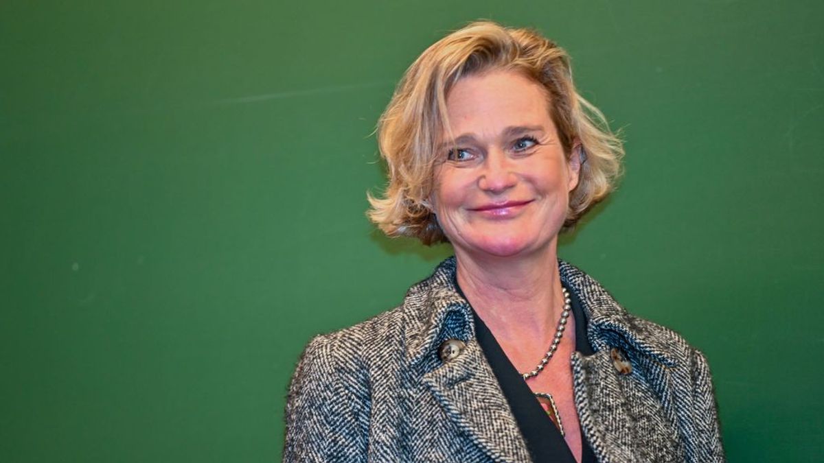 Aberto II, el rey emérito de Bélgica, se reúne por primera vez con Dauphine, su hija ilegítima Aberto II, el rey emérito de Bélgica, se reúne por primera vez con Dauphine, su hija ilegítima