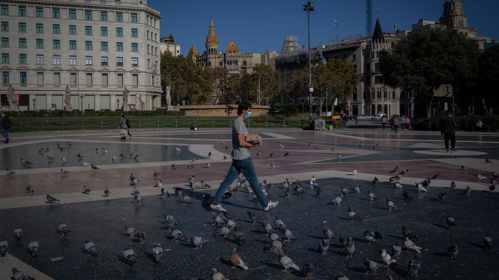 Cataluña contempla un confinamiento total de 15 días con escuelas abiertas en caso de riesgo extremo Cataluña contempla un confinamiento total de 15 días con escuelas abiertas en caso de riesgo extremo